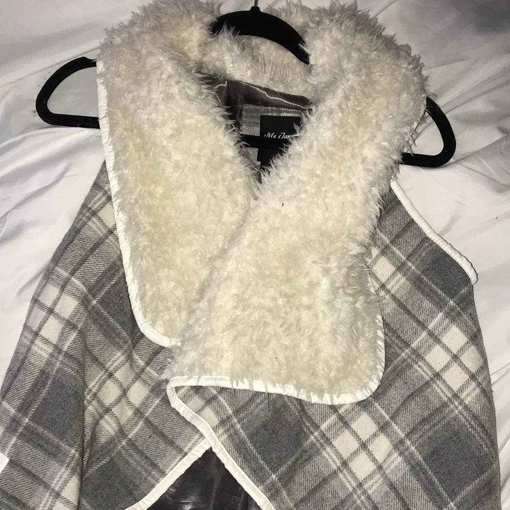 Medium Me Jane sleeveless jacket perfect for layering